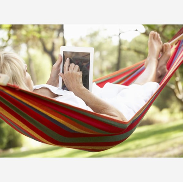 Hamac cu bara de lemn pentru o vara relaxanta - Rosu sau Albastru